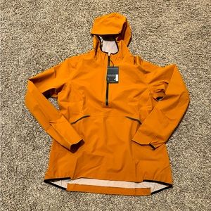 On running women’s Large Pecan color Waterproof Anorak Brand New With tags